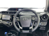 運転席まわりです。 各操作スイッチは使いやすい位置に配置されてます。