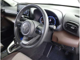 高いホールド性で運転姿勢が安定します。長距離ドライブでも疲れにくいのが魅力です。快適なドライビングライフをお送りください♪