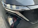 LEDヘッドライトです。ロービームにシャープな白光色のLEDランプを採用しました。