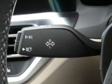 BMW SOSコール:エアバックが展開するような事故が発生した時に、車両に搭載されている通信端末から自動的にBMW SOSコールセンターにSOSコールが発信されます。