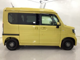 スライドドアなら狭い駐車場でもドアをぶつける心配がありません。ステップが低く乗り降りもしやすいです。