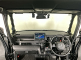 【前方視界】開放的な前方視界!運転がしやすく疲れにくいです♪窓が大きく、見通しがとっても良いおクルマですよ♪