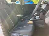 人間工学に基づいて設計されたシートは車のもっているドライビングフィールを存分にドライバーに伝えてくれるクオリティの高い仕上がりとなっています。