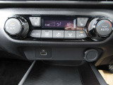 オートエアコンで車内快適!前席にはシートヒーター装備!