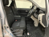 広々とした運転席ですよ!運転席にはシートヒーターが付いております!