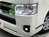 【LEDヘッドライト】悪天候や夜間走行時も良好な視界を確保し安心して運転できる高輝度LEDヘッドライトを装備!点灯速度が早く、消費電力も抑えられています。