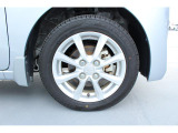 タイヤサイズは155/65R14と言うサイズを使用。軽自動車ではスタンダードなサイズです。