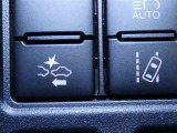【PCS(プリクラッシュセーフティーシステム】・・・進路上の車両を前方センサーで検出し、衝突の可能性が高いと判断したときに、警報やブレーキ力制御により運転者の衝突回避操作を補助します。