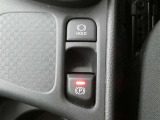 電動パーキングブレーキを搭載。スイッチ操作でパーキングブレーキを作動・解除することができるので操作の力が不要です。