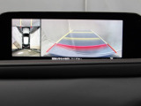狭い場所での駐車やすれ違いなどでより的確な運転操作に役立つ360&deg;ビューモニターが装備されています。
