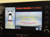 後方の見える安心をお届けするバックガイドモニター付:バックするときのアシストラインもあって楽々バック!車庫入れや縦列駐車をサポートし、苦手な駐車も安心です!今やもう手放せない装備ですネ♪