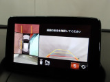 狭い場所での駐車やすれ違いなどでより的確な運転操作に役立つ360&deg;ビューモニターが装備されています。