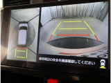 パノラミックビューモニター付きです。車両を上から見たような映像をディスプレイオーディオ画面に表示。運転席からの目視だけでは見にくい、車両周辺の状況をリアルタイムでしっかり確認できます。