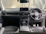 安全運転と情報操作を両立する運転席まわり。さまざまな情報を扱いながら正しい姿勢で安全に運転できることを追求したコックピット!