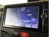 純正ナビを装備。タッチパネル式で使いやすく、お出かけもラクラクです。
