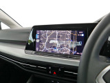 10インチ大型タッチスクリーンを採用したナビはVW通信機能WECONNECTと連動して スマートフォンの画面え表示することが可能です。