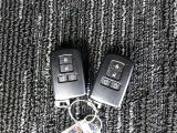 スマートキー2本付き!キーをポケットやカバンに入れておくだけでドアの施錠・開錠やエンジンスタートの操作が簡単です!