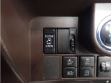 片側電動スライドドアのスイッチ付です。車内からもスイッチひとつで楽にドアの開閉が可能です。電動なので開閉時に力を使う必要がなく、半ドアになることもありません!
