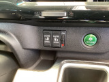 パワースライドドアの開閉はスマートキーのリモコンやドアノブは勿論、運転席側のスイッチ操作でも開閉ができ、安全・簡単です。