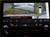 パノラミックビューモニター付きです。車両を上から見たような映像をディスプレイオーディオ画面に表示。運転席からの目視だけでは見にくい、車両周辺の状況をリアルタイムでしっかり確認できます。