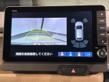リバースギアに入れるだけで後方の表示へ切り替わります。夜間や雨の日の駐車も楽になりますよ。