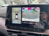 車を真上から見ているように、周囲の状況を把握しながら安心して駐車が行えるアラウンドビューモニター装備!