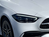 AMGライン専用フロントバンパーを装着。下部に配置されたクロームモールやグリルの細部までダメージはなく、非常に好コンディションです。