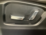 こちらのグレードは助手席にもパワーシートを装備しております!運転席同様お好みで調整が可能です!