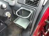 運転席側に折り畳み式のドリンクホルダーが付いています。