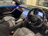 メルセデス・ベンツの定める厳しい基準をクリアしたお車のみをご案内させて頂きます。納車前整備はメーカー規定に基づき100項目以上にも及ぶ点検を熟練のメカニックによって行いご納車させて頂きます。