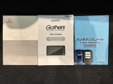 スマートキーは鍵をバッグに入れたままでもドアロックの開閉やエンジンのON・OFFができます。夜間や雨の日も鍵を探さなくて良いので便利です。
