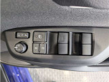 パワーウィンドウのスイッチですよ。 運転席に居ながら窓を開け閉めのコントロールできますよ。 ロック機能で、子供がイタズラして窓を開けるという事も無くなりますよ。