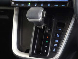 電動パーキングブレーキ・ブレーキホールドを装備してます。ホールド機能は信号待ちが多い一般道で疲労軽減になり、大好評です!