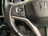 ステアリングにオーディオ操作スイッチが付いています。オーディオ画面に直接タッチしなくても操作が出来ますので、運転に集中できます。