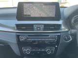BMWのナビゲーションは操作性も良く、詳細な地図情報と交通状況を見やすく表示し、快適なドライビングをサポートしながら目的地までナビゲートします。