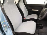 運転席・助手席まわりです。ゆったりと座って頂けるシートで快適です。