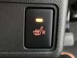 運転席にシートヒーターがついています。