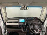 【前方視界】開放的な前方視界!運転がしやすく疲れにくいです♪窓が大きく、見通しがとっても良いおクルマですよ♪