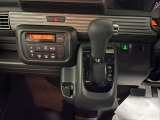 運転席センターに集約され操作性、デザイン性もスタイリッシュになっています。