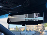 【デジタルインナーミラー】車両後方カメラの映像をルームミラーに映すことが出来ます。 そのため、後席に人や荷物があって後方が見えづらい場合でもしっかり視界を確保することが出来ます。