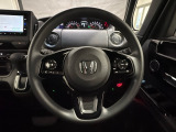 Honda SENSING装着車です。衝突を予測してブレーキをかけたり、前のクルマにちょうどいい距離で走行できる多彩な安心・快適機能を搭載した支援システムがドライバーをサポート。