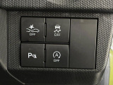 【スマートアシスト】走行中に前方の車両等を認識し、衝突しそうな時は警報とブレーキで衝突回避と被害軽減をアシスト。より安全にドライブをお楽しみいただけます。