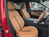 運転席開口部になります。乗りやすいです。