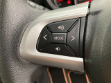 運転中、オーディオの操作をしてて、ハッとしたことはありませんか?ステアリングスイッチは、運転中でもハンドルでオーディオの操作が可能です。安全なドライブをサポートします。