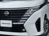 最新式はLEDヘッドランプですね。瞬時に明るい光が夜間の運転をぐっと楽にしてくれますよ。
