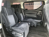 2列目シートは左右セパレートタイプ!オットマン機能付きでロングドライブも快適な車内空間をご堪能できます!