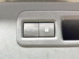 【パワーバックドア】スマートキーや運転席のボタンを押すだけでリアゲートが自動で開閉します!荷物を持っている時や、高い位置にあるバックドアを閉める際に便利な機能です♪