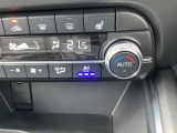 シートベンチレーションは熱のこもりを吸い出し、暑い季節でも快適な運転環境を提供します!
