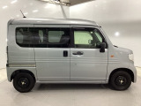スライドドアなら狭い駐車場でもドアをぶつける心配がありません。ステップが低く乗り降りもしやすいです。