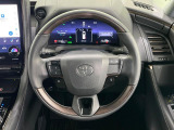 インテリアに合わせたデザインのステアリングは、運転される方のことも考え、運転しやすい形状、大きさです。是非一度、実際に触ってお確かめください。